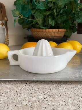 Vintage SUNKIST Milk Glass Reamer/Citrus Juicer